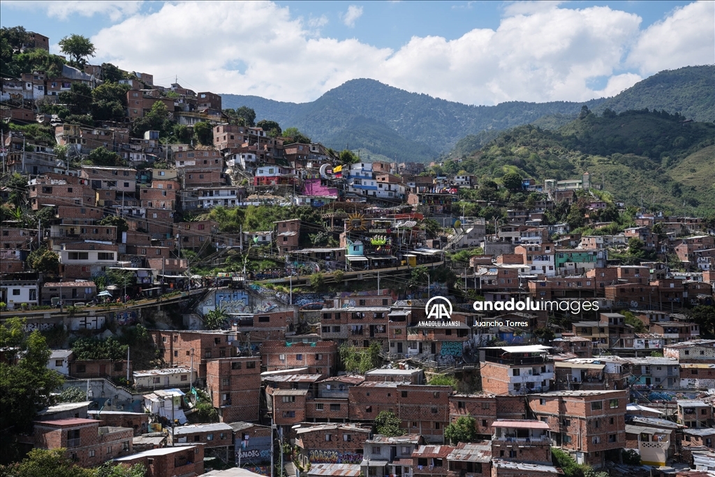 Medellin’de Latin Amerika’nın en büyük 3D baskılı heykeli ziyaretçilerin ilgisini çekiyor