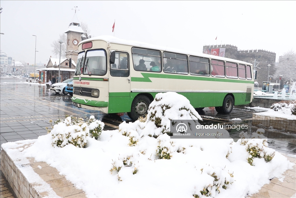 Kayseri'de kar etkili oluyor