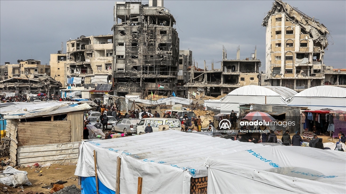 Daily life in Khan Yunis amidst destruction