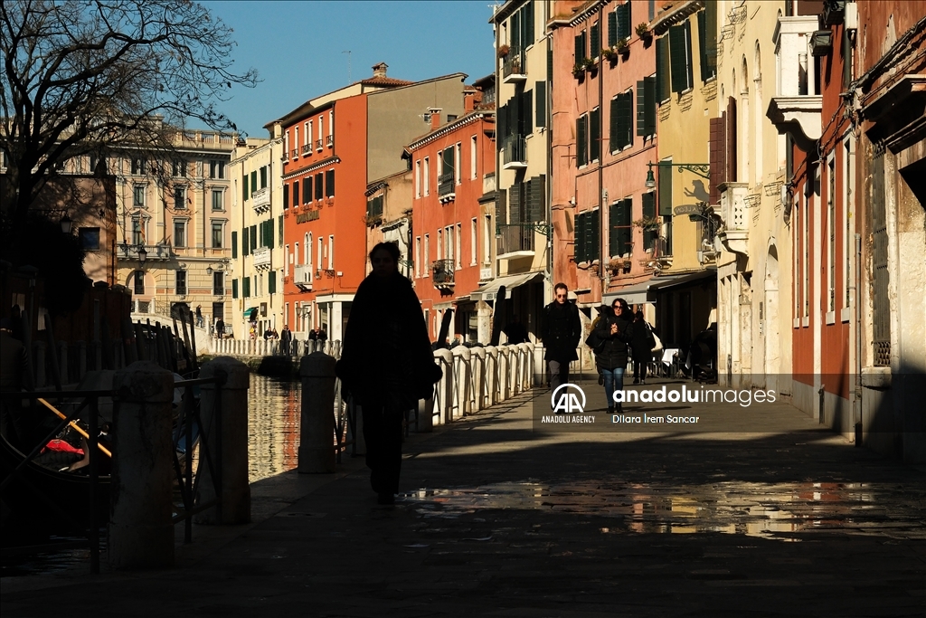 Venice: Daily Life and Culture