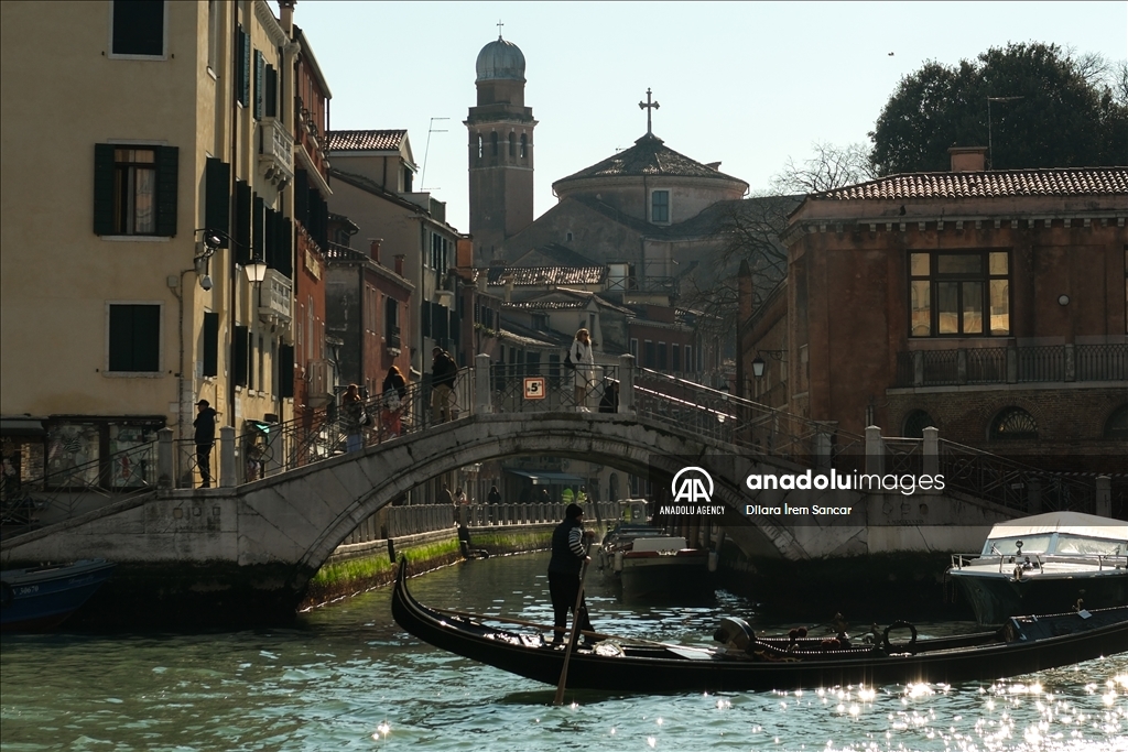 Venice: Daily Life and Culture