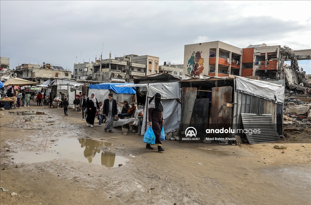 Daily life in Khan Yunis amidst destruction