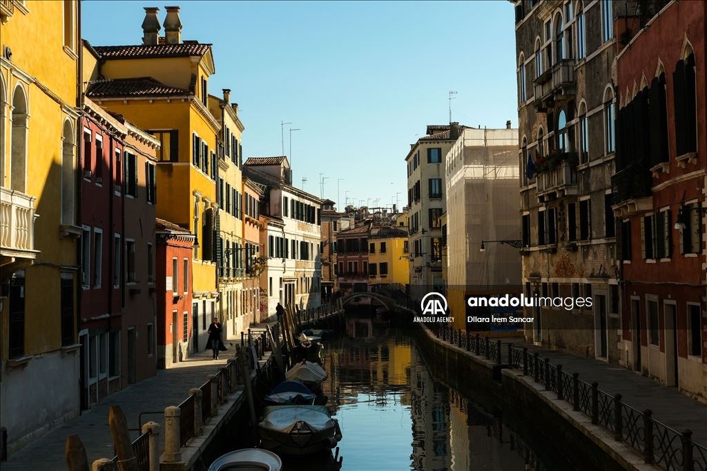 Venice: Daily Life and Culture