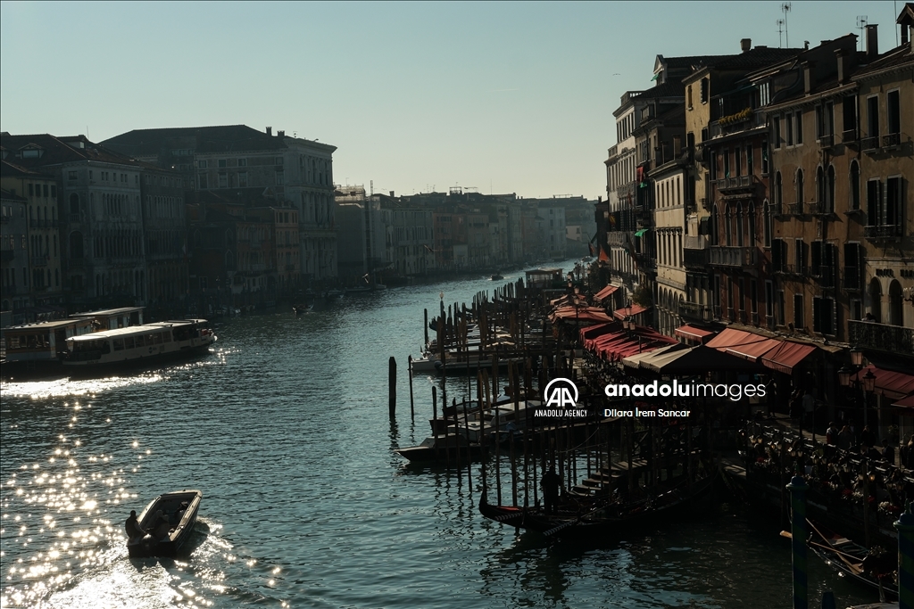Venice: Daily Life and Culture