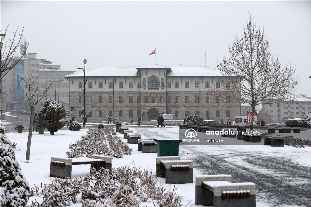 Sivas'ta kar etkili oluyor