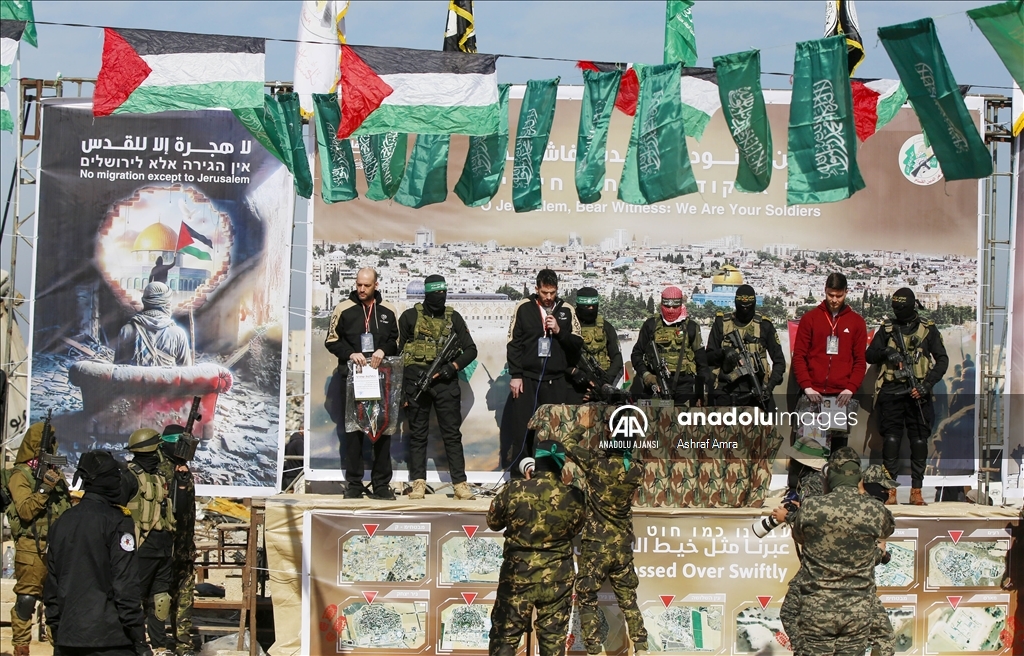 Hamas, esir takasının altıncı turunda Gazze'deki 3 İsrailli esiri Kızılhaç'a teslim etti