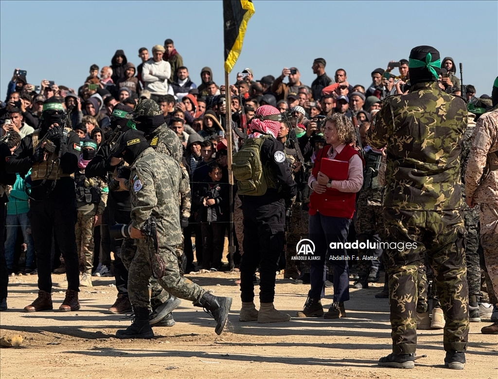 Hamas, esir takasının altıncı turunda Gazze'deki 3 İsrailli esiri Kızılhaç'a teslim etti