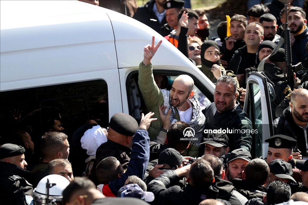 Hamas ile İsrail arasındaki esir takasında serbest bırakılan Filistinliler, Ramallah'a ulaştı