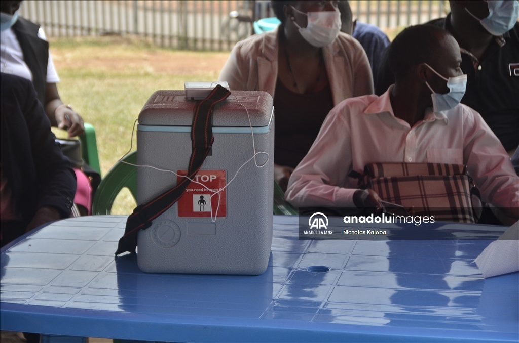 Uganda'da sağlık çalışanları, Ebola aşısı uygulama eğitimi aldı