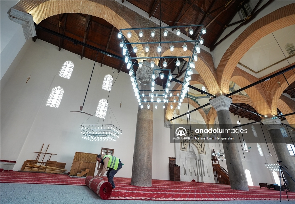 650 yıllık İsa Bey Camisi ilk teravihte yeniden cemaatiyle buluşacak