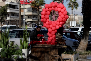 السوريون يحتفلون بأول "عيد حب" منذ إسقاط النظام