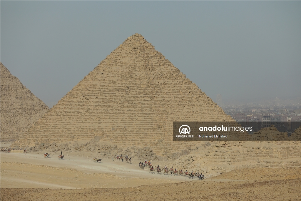 Mısır’ın simgesi Giza Piramitleri: ziyaretçilerini büyülemeye devam ediyor