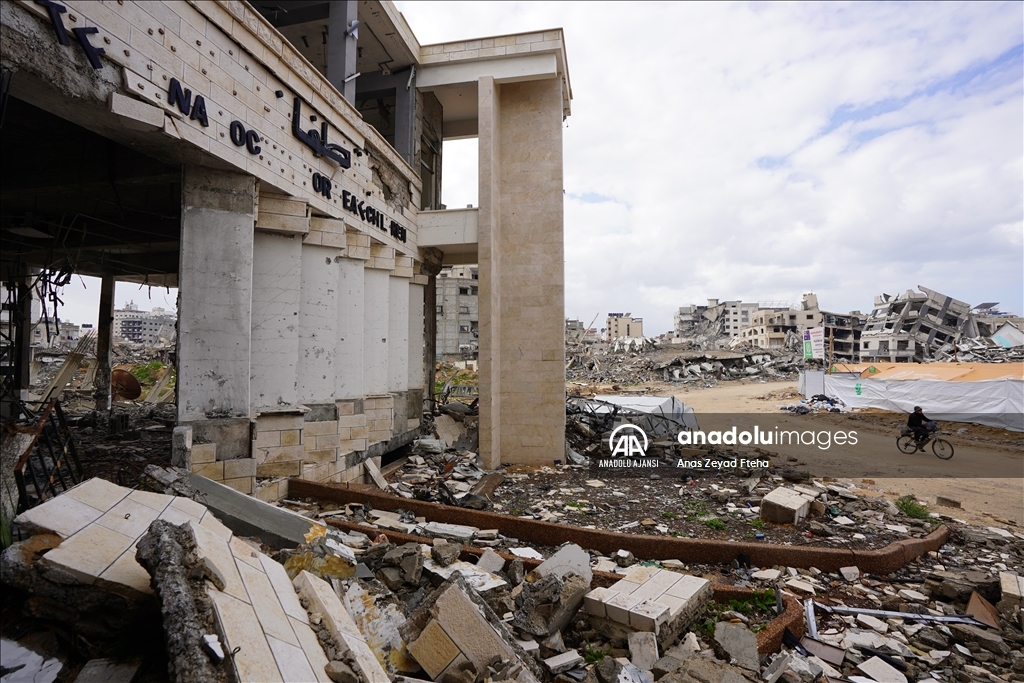 Gazze'deki işitme engellilere hizmet veren vakfın binası, İsrail saldırılarıyla ağır hasar gördü