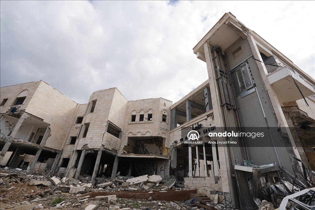 Gazze'deki işitme engellilere hizmet veren vakfın binası, İsrail saldırılarıyla ağır hasar gördü