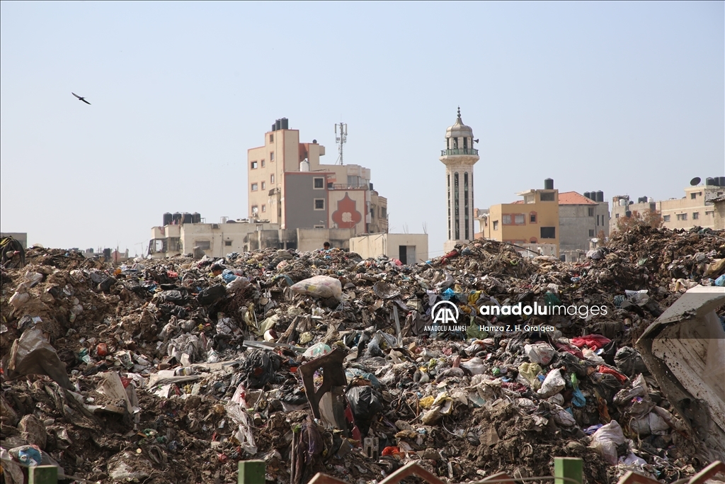 Gazze'deki çöp yığınları Filistinlilerin hayatını tehdit ediyor