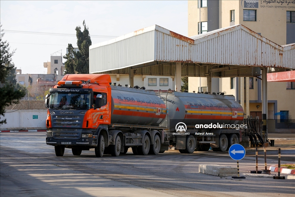 Gazze'nin tek elektrik santraline yakıt tedarik edilmeye başlandı