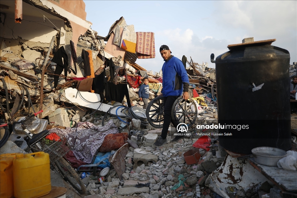 İsrail saldırılarında büyük yıkıma uğrayan Gazze'nin Cibalya Kampı'nda günlük yaşam