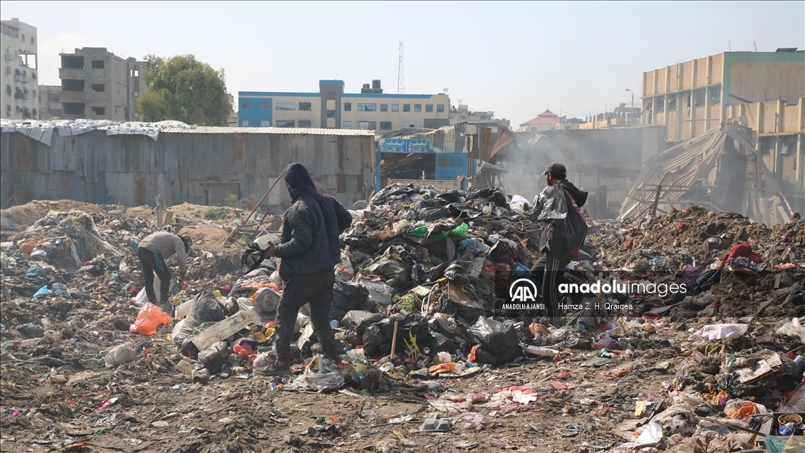 Gazze'deki çöp yığınları Filistinlilerin hayatını tehdit ediyor