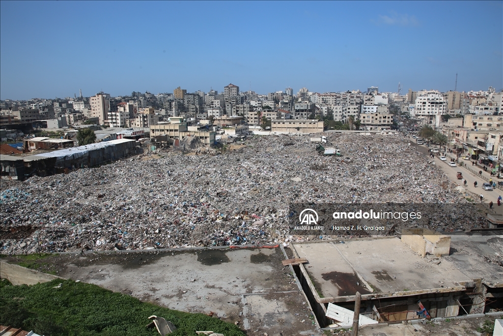 Gazze'deki çöp yığınları Filistinlilerin hayatını tehdit ediyor