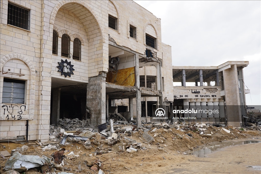 Gazze'deki işitme engellilere hizmet veren vakfın binası, İsrail saldırılarıyla ağır hasar gördü