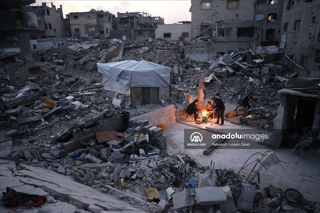 İsrail saldırılarında büyük yıkıma uğrayan Gazze'nin Cibalya Kampı'nda günlük yaşam