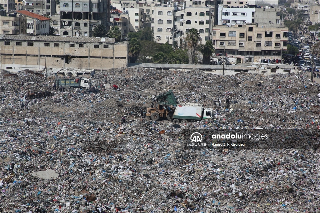 Gazze'deki çöp yığınları Filistinlilerin hayatını tehdit ediyor