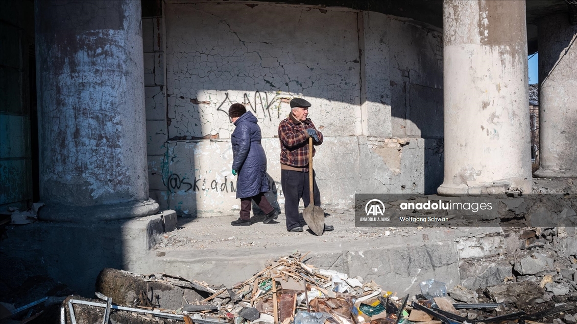 Ukrayna'nın Pokrovsk kentinde enkaz kaldırma çalışmaları devam ediyor