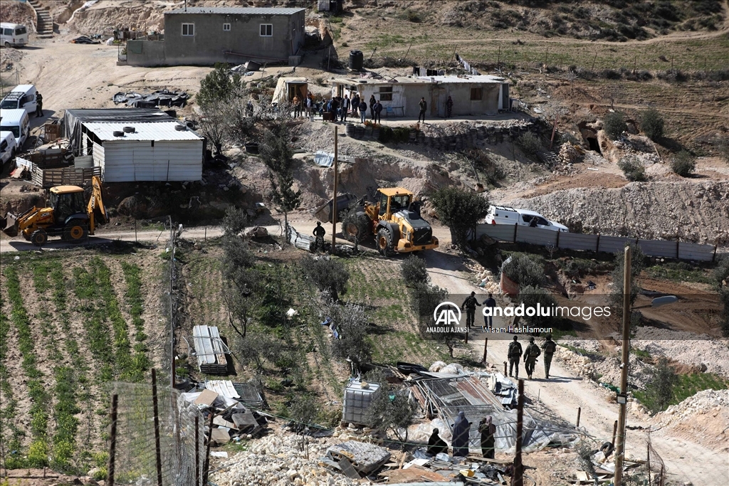İsrail ordusu işgal altındaki El Halil'de Filistinlilere ait altı evi yıktı
