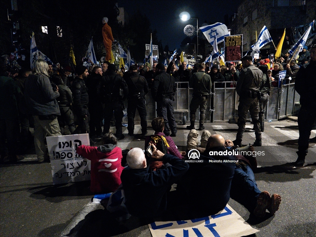 İsrailliler, Hamas ile İsrail arasındaki takas sürecinin devam etmesi talebiyle gösteri düzenledi