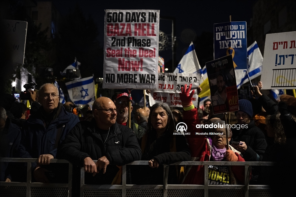 İsrailliler, Hamas ile İsrail arasındaki takas sürecinin devam etmesi talebiyle gösteri düzenledi