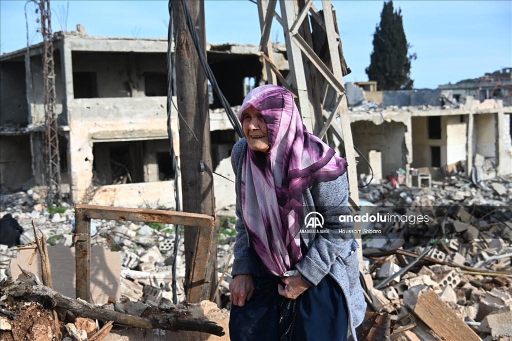Lübnan ordusu ülkenin güneyinde İsrail'in çekildiği beldelere konuşlanıyor