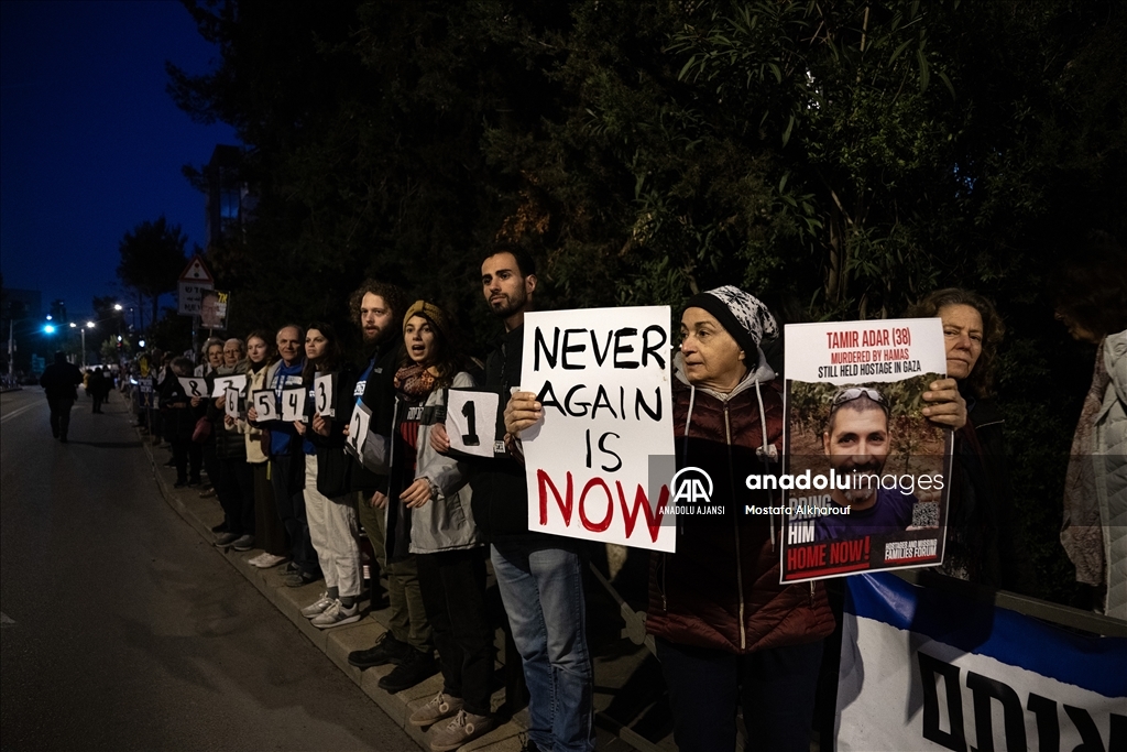 İsrailliler, Hamas ile İsrail arasındaki takas sürecinin devam etmesi talebiyle gösteri düzenledi