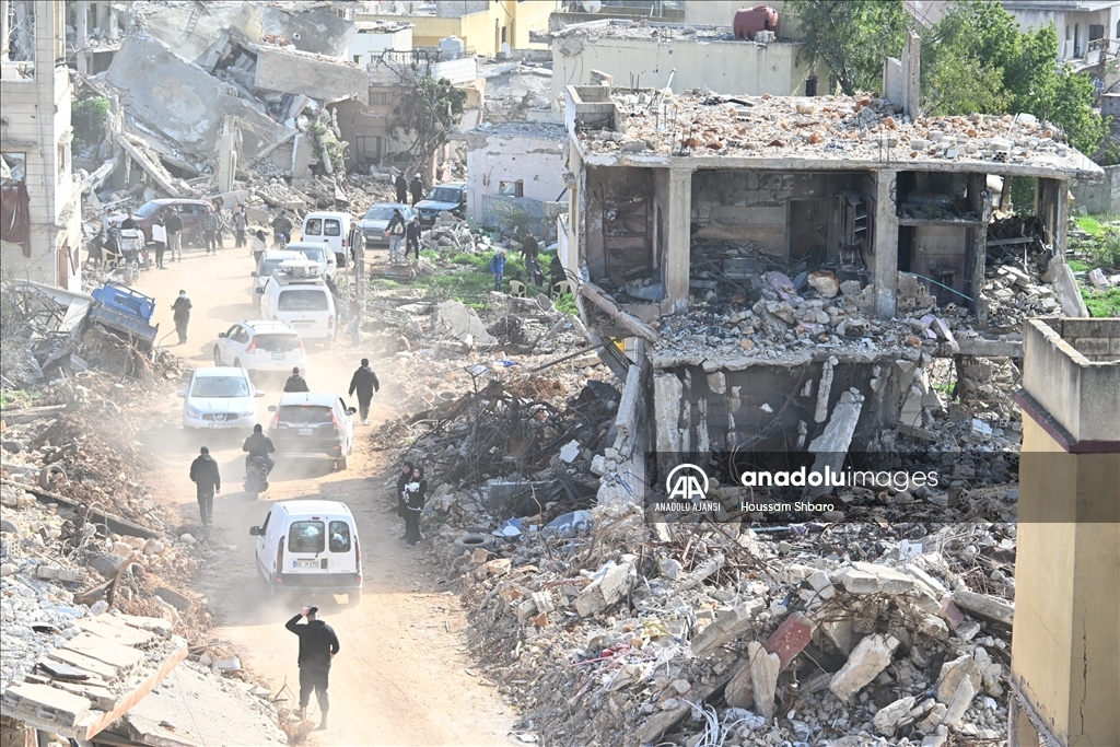 Lübnan ordusu ülkenin güneyinde İsrail'in çekildiği beldelere konuşlanıyor