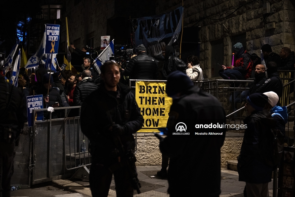 İsrailliler, Hamas ile İsrail arasındaki takas sürecinin devam etmesi talebiyle gösteri düzenledi