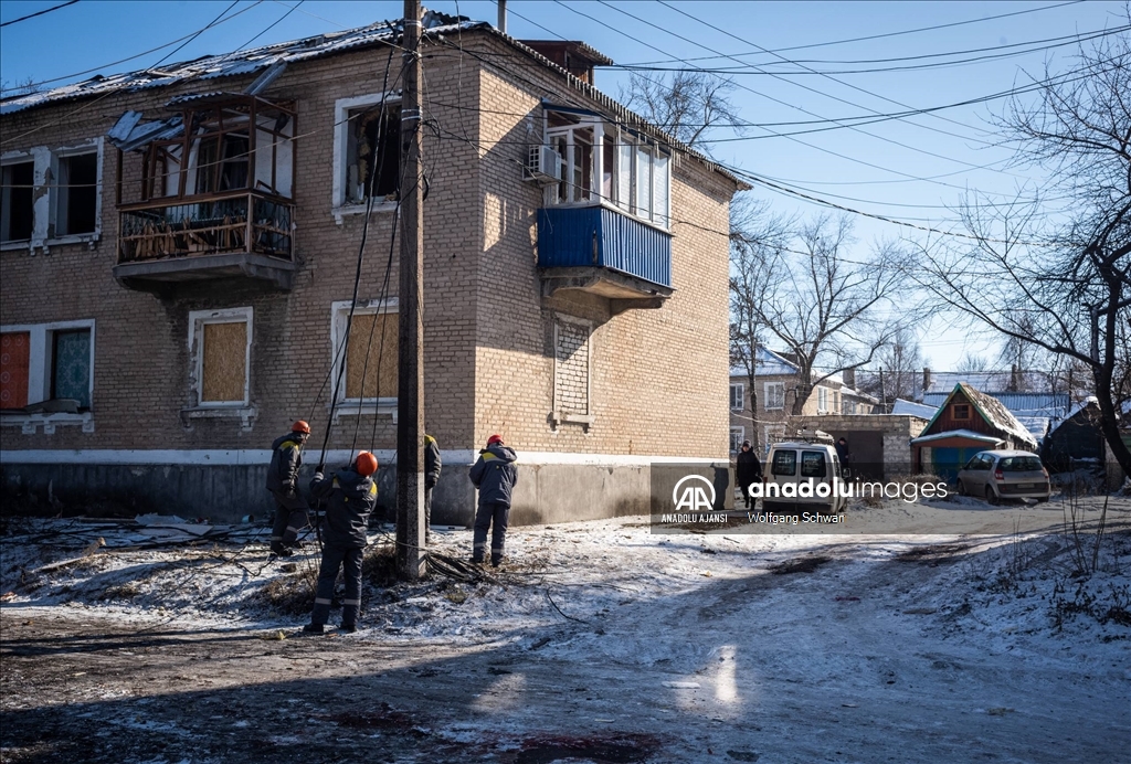 Ukrayna'nın Pokrovsk kentinde enkaz kaldırma çalışmaları devam ediyor