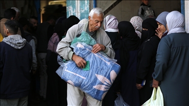 UNRWA yerinden edilmiş Filistinlilere battaniye dağıttı