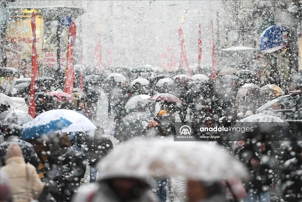 İstanbul’da kar yağışı etkili oldu