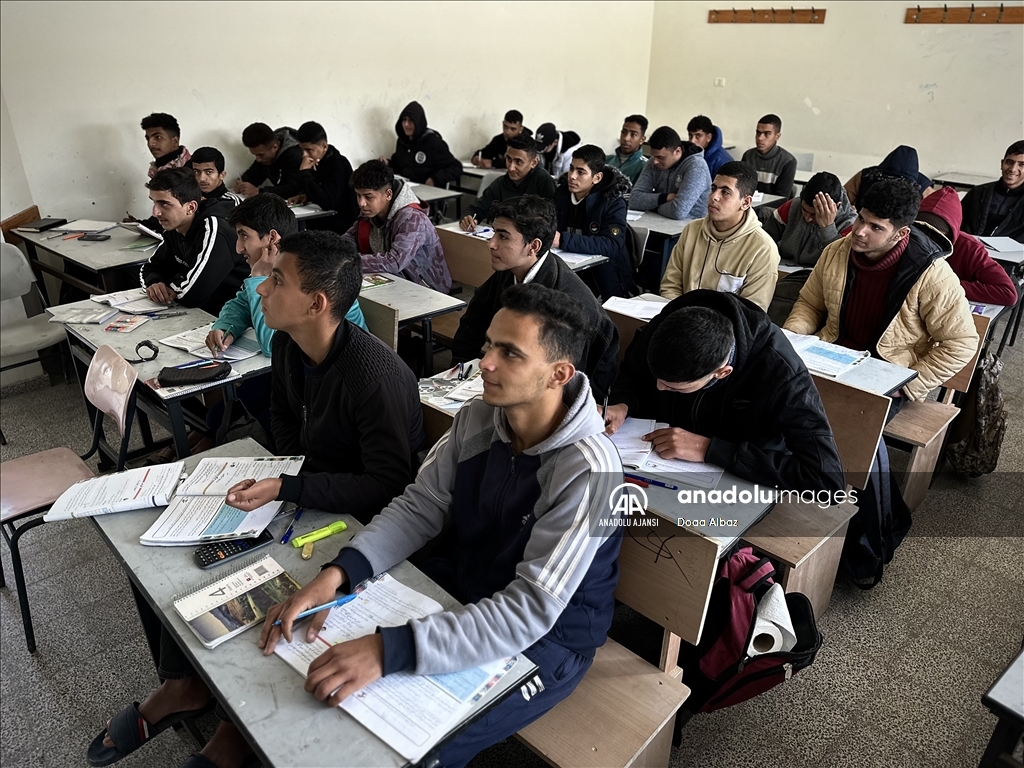Gazze'de yaklaşık bir buçuk yıl ardan sonra eğitime dönüş