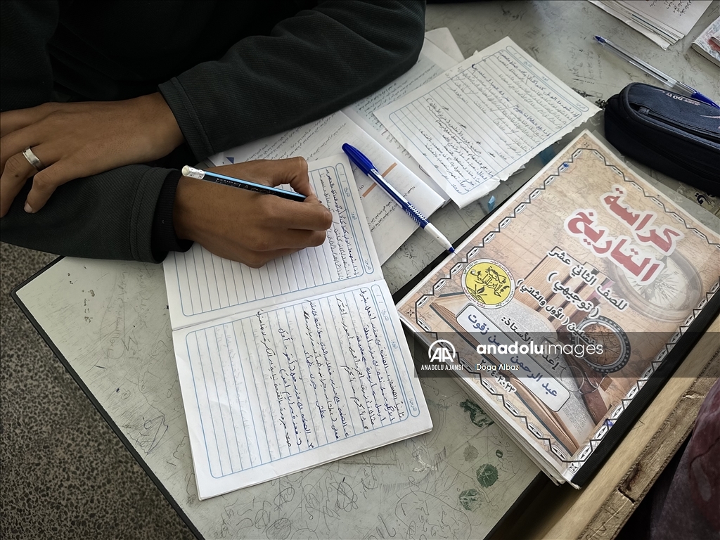 Gazze'de yaklaşık bir buçuk yıl ardan sonra eğitime dönüş