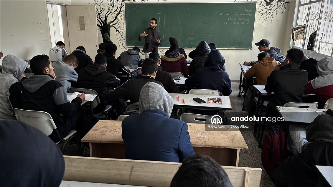 Gazze'de yaklaşık bir buçuk yıl ardan sonra eğitime dönüş