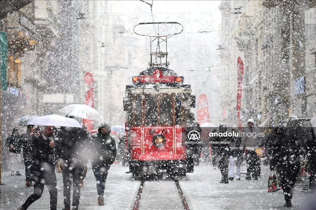 İstanbul’da kar yağışı etkili oldu