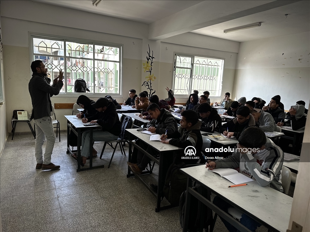 Gazze'de yaklaşık bir buçuk yıl ardan sonra eğitime dönüş