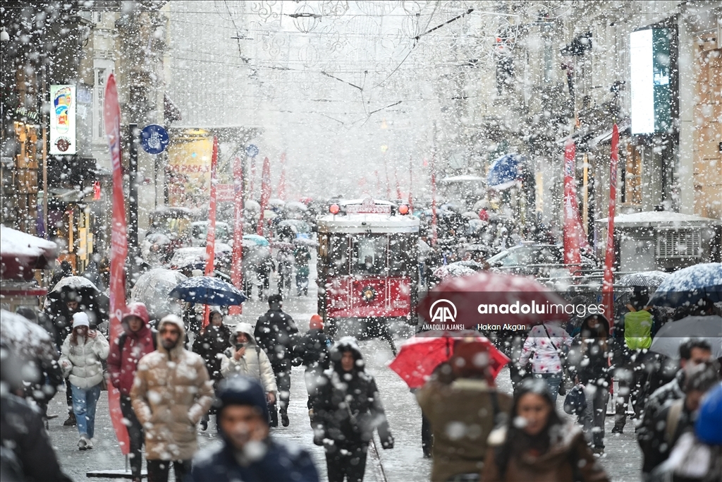 İstanbul’da kar yağışı etkili oldu