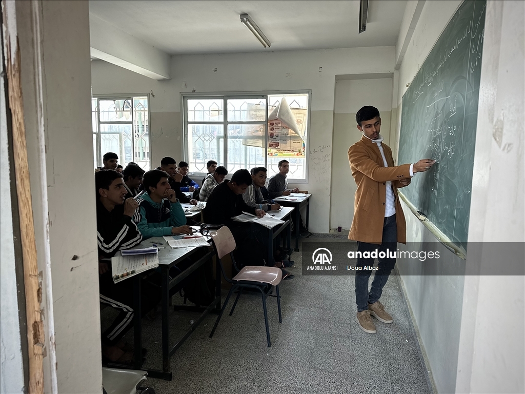 Gazze'de yaklaşık bir buçuk yıl ardan sonra eğitime dönüş