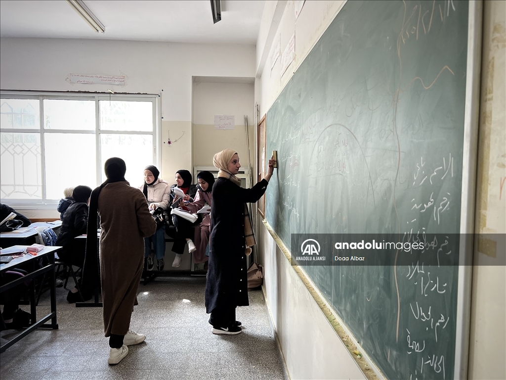 Gazze'de yaklaşık bir buçuk yıl ardan sonra eğitime dönüş