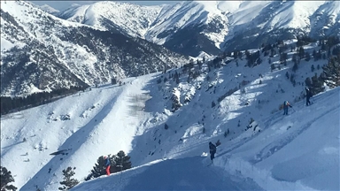 Kaçkar Dağları'nın eteklerindeki Yaylalar köyü doğal pistleriyle kayakçıların gözdesi oldu