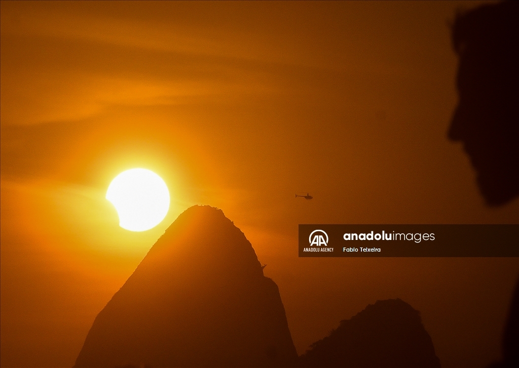 Brazil's Ipanema beach on the hottest day of the summer