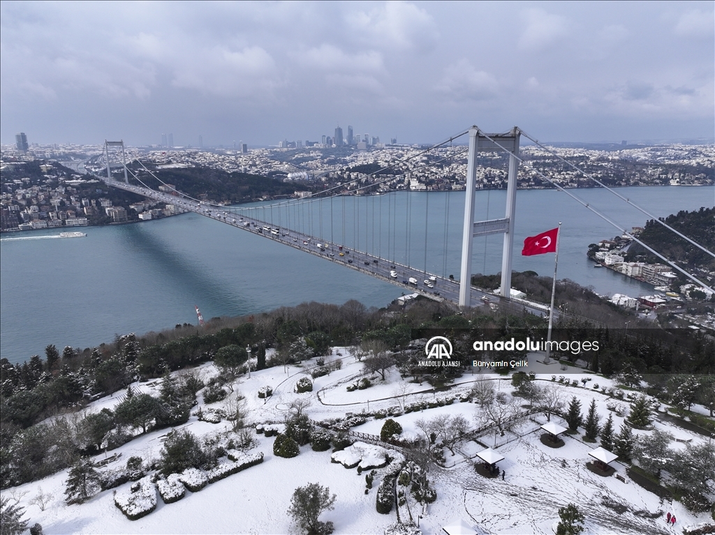 İstanbul'da kar yağışı aralıklarla sürüyor