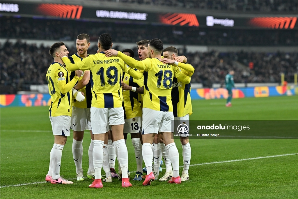 Anderlecht-Fenerbahçe maçı durduruldu