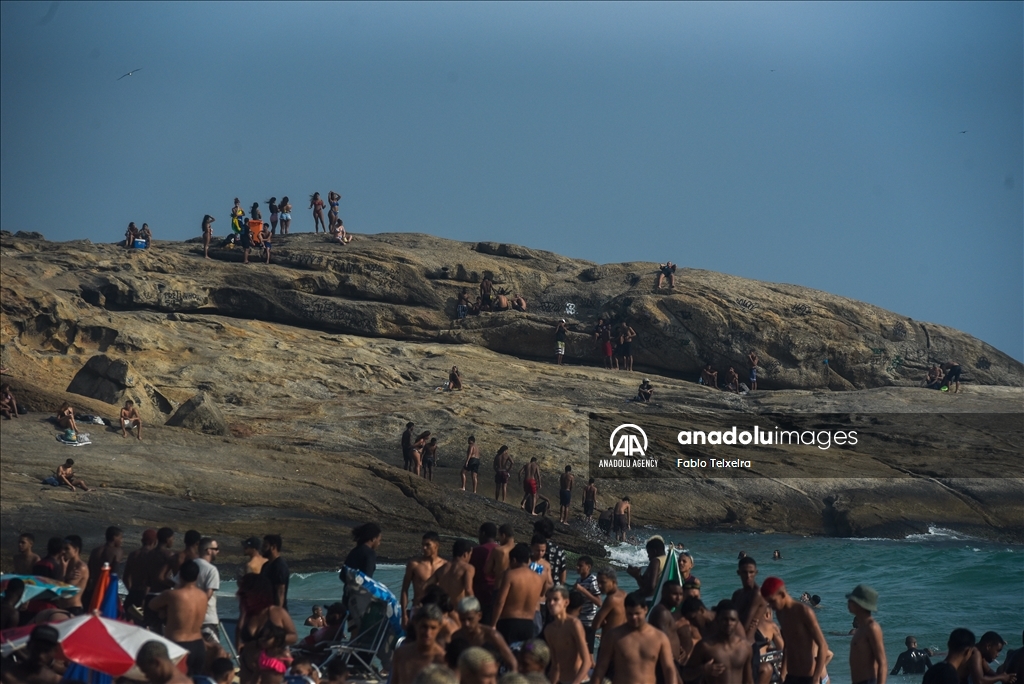 Brazil's Ipanema beach on the hottest day of the summer